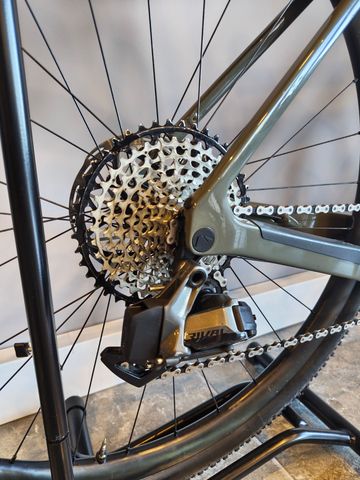 Used Canyon Grizl SRAM Rival 2024 Road & Gravel, Green — image 2 of 10