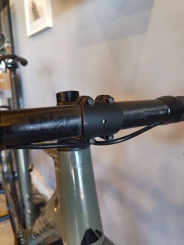 Used Canyon Grizl SRAM Rival 2024 Road & Gravel, Green — image 8 of 10