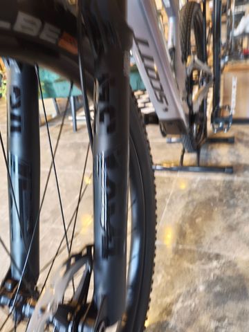 Used Scott Custom SRAM GX Eagle AXS 2025 Mountainbike, Light Gray — image 17 of 17