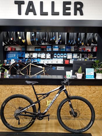Used Specialized Epic FSR Comp 2017 2017 Mountainbike, Black, 29 — image 1 of 6