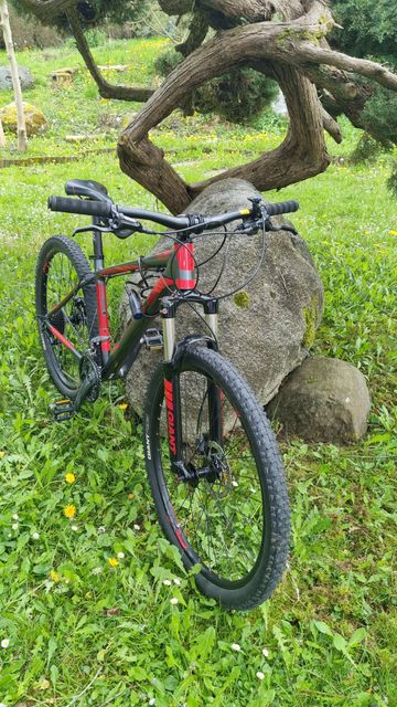Used Giant Talon 27.5 3 2016 2016 Mountainbike, Red, 27.5 — image 4 of 8