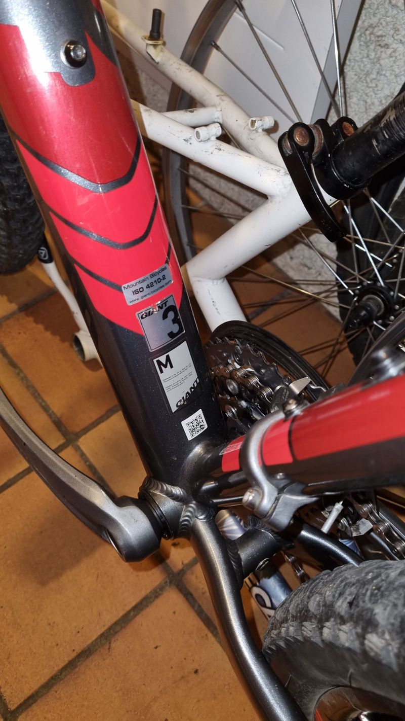 Used Giant Talon 27.5 3 2016 2016 Mountainbike, Red, 27.5 — image 7 of 8