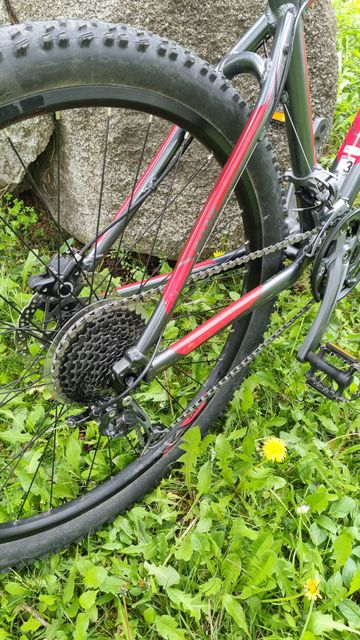 Used Giant Talon 27.5 3 2016 2016 Mountainbike, Red, 27.5 — image 8 of 8