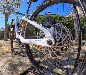Brugt Orbea WILD M-TEAM 20mph 2025 2025 Mountainbike — billede 4 af 5