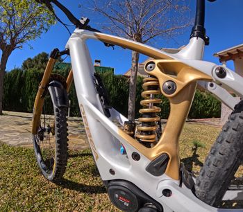 Orbea WILD M-TEAM 20mph 2025 2025 Mountainbike de segunda mano, Blanco — imagen 2 de 5