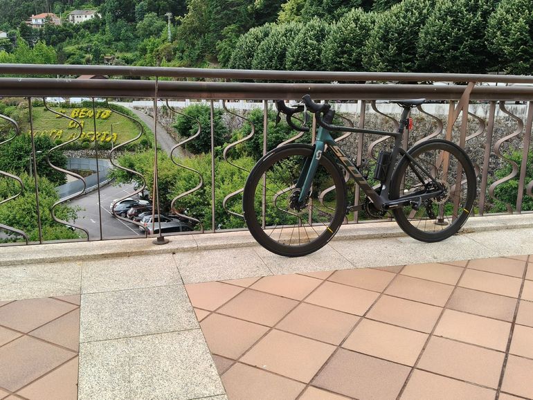 Used Scott Addict RC 20 2024 2024 Road & Gravel, Green — image 1 of 8