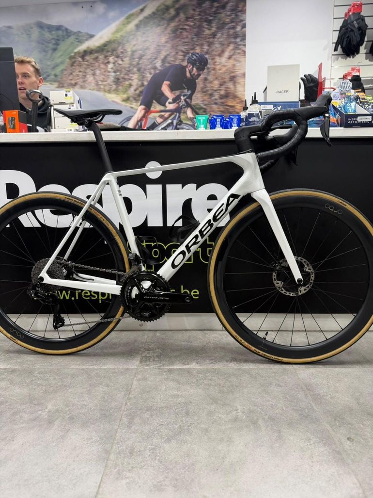 Used Orbea ORCA M10iLTD PWR 2025 2025 Road & Gravel, Blanco — image 2 of 6