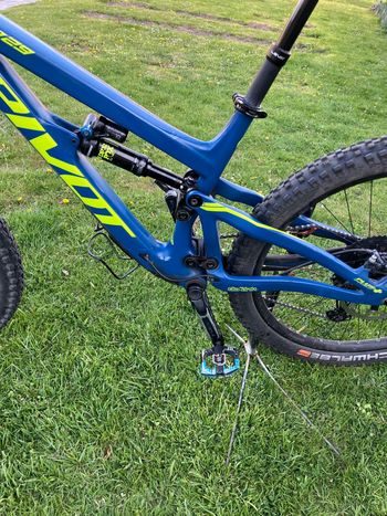 Used Pivot Firebird 29 Frame w/ Carbon Cranks 2020 2020 Mountainbike, Blue, 29 — image 7 of 8