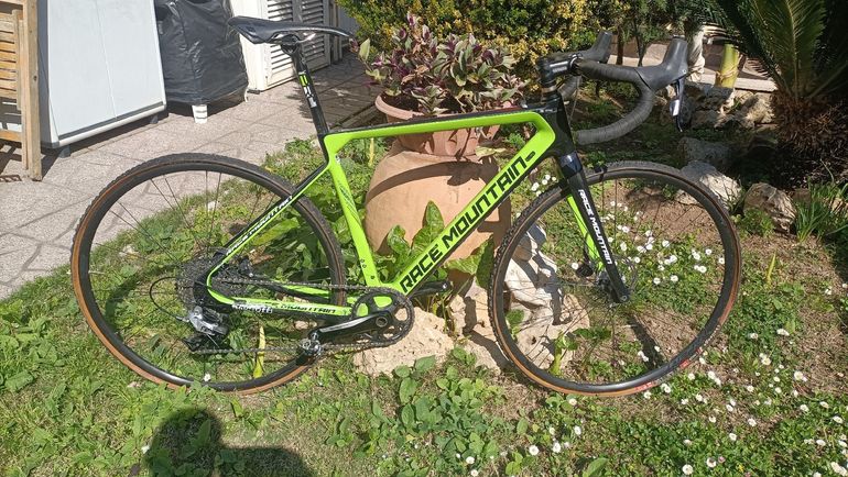 Used RACE MOUNTAIN RACE MOUNTAIN Custom SRAM Rival 2022 Road & Gravel, Grün — image 1 of 3