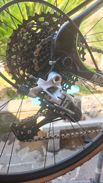 Used RACE MOUNTAIN Custom SRAM Rival 2022 Road & Gravel, Green — image 2 of 3