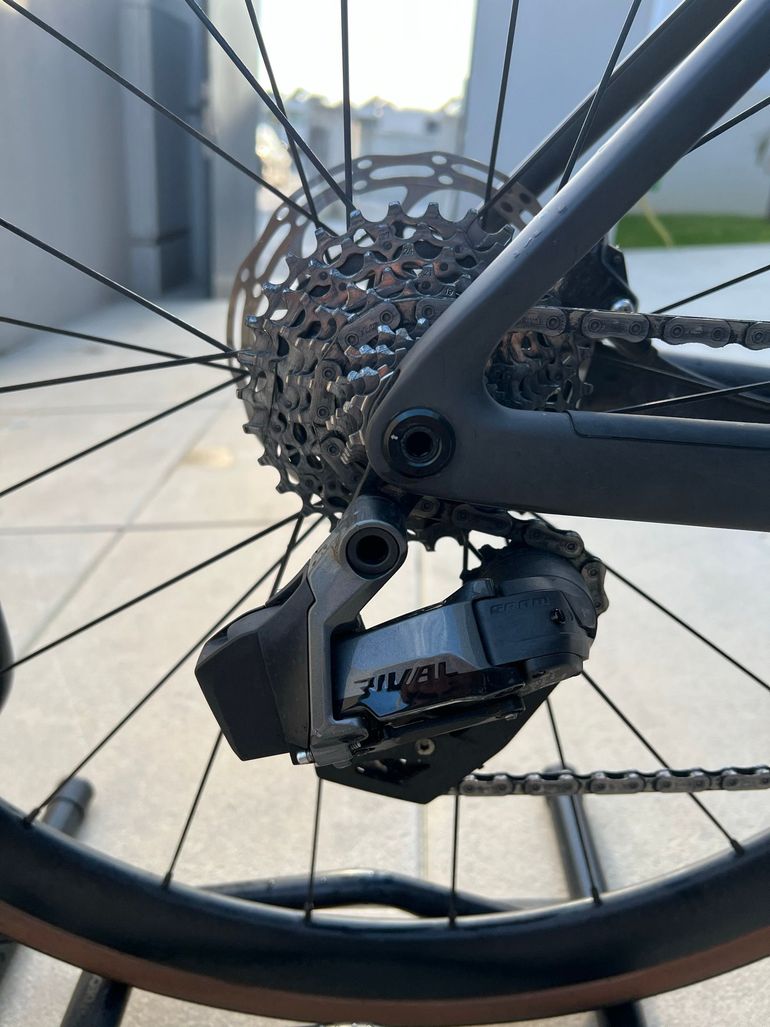 Used Scott Addict 10 2022 2022 Road & Gravel, Schwarz — image 4 of 15
