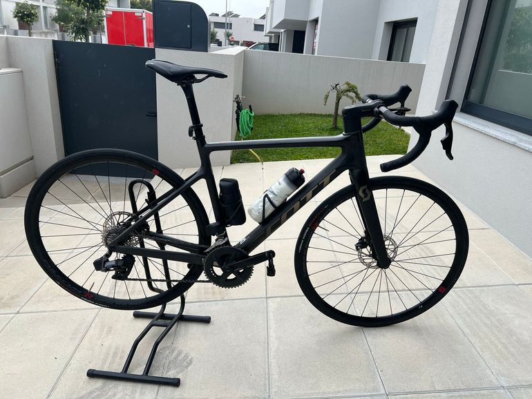 Used Scott Addict 10 2022 2022 Road & Gravel — image 1 of 16