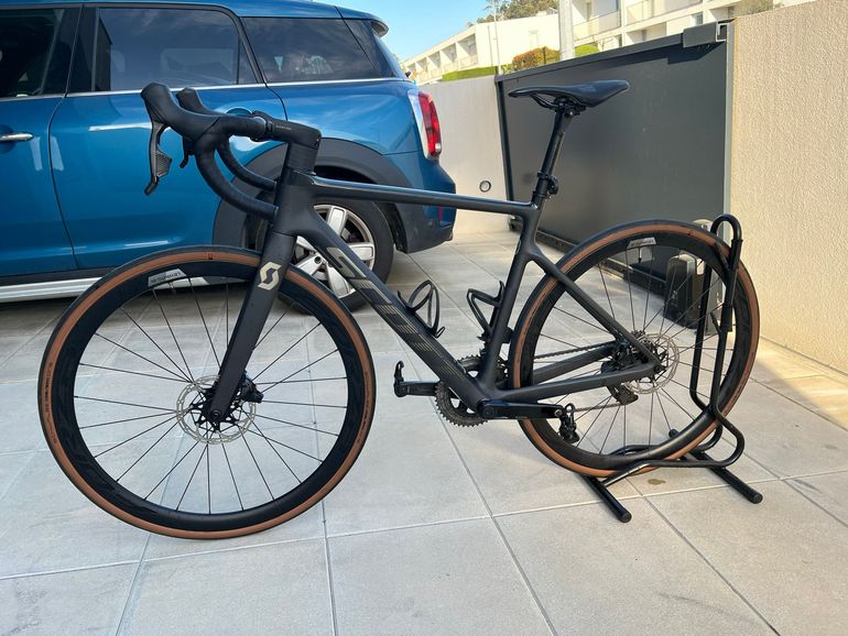 Used Scott Addict 10 2022 2022 Road & Gravel, Schwarz — image 2 of 15