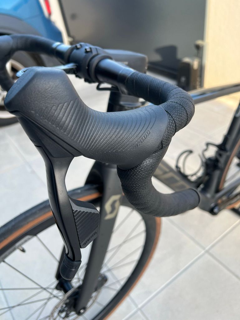 Used Scott Addict 10 2022 2022 Road & Gravel, Schwarz — image 9 of 15
