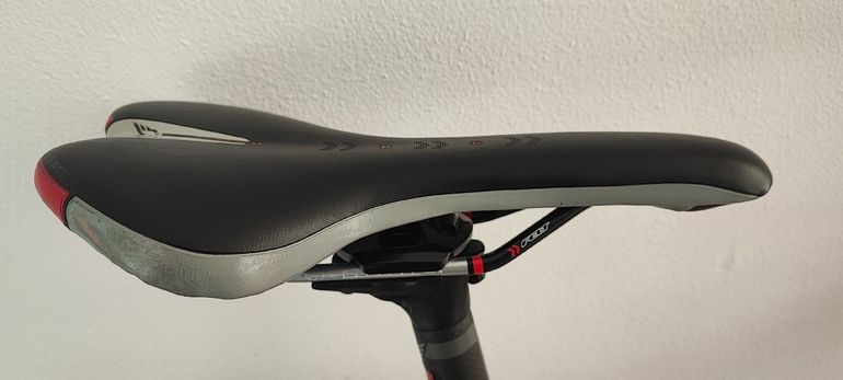 Used Felt Felt Custom Shimano Sora 2015 Road & Gravel, Red — image 9 of 23