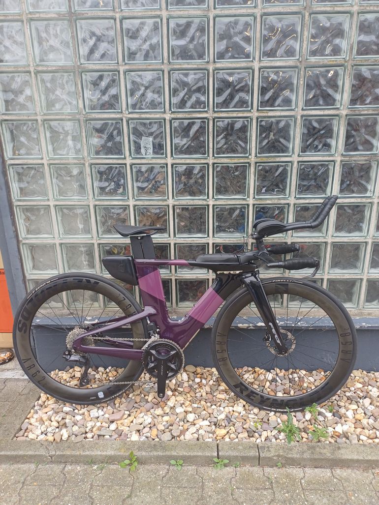 Used Felt IAx Advanced 105 Di2 2024 2024 Road & Gravel — image 1 of 33