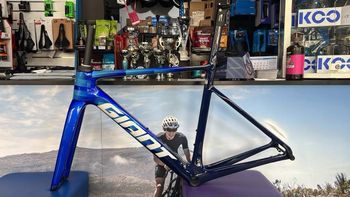 Used Giant Propel Frameset 2024 Road & Gravel, Blu — image 2 of 5