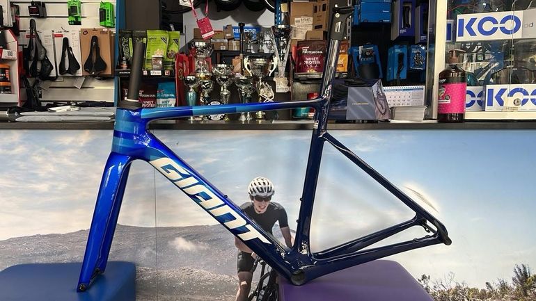Used Giant Propel Frameset 2024 Road & Gravel, Blu — image 2 of 5