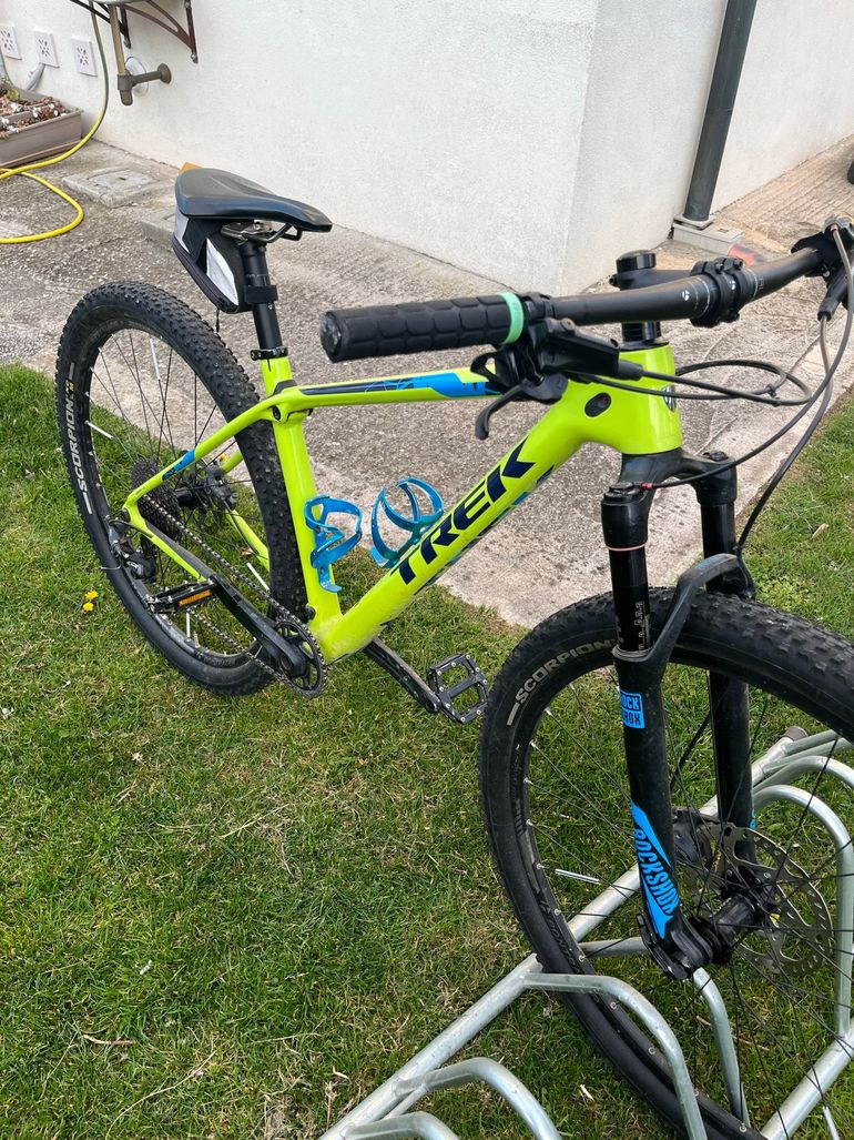 Used Trek Procaliber 9.7 SL 2017 2017 Mountainbike, Green, 27.5 — image 2 of 4