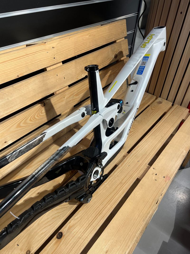 Použité Orbea RALLON DH 2026 Frameset 2026 Mountainbike — obrázek 4 z 4