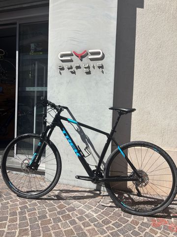Used Trek Procaliber 9.6 2017 2017 Mountainbike, Black, 27.5, 29 — image 3 of 5