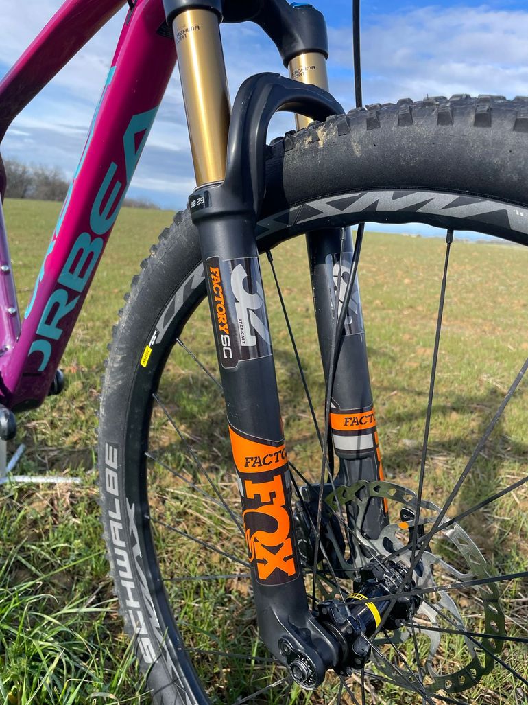 Used Orbea ALMA M15 2019 2019 Mountainbike, Purple, 29 — image 3 of 20