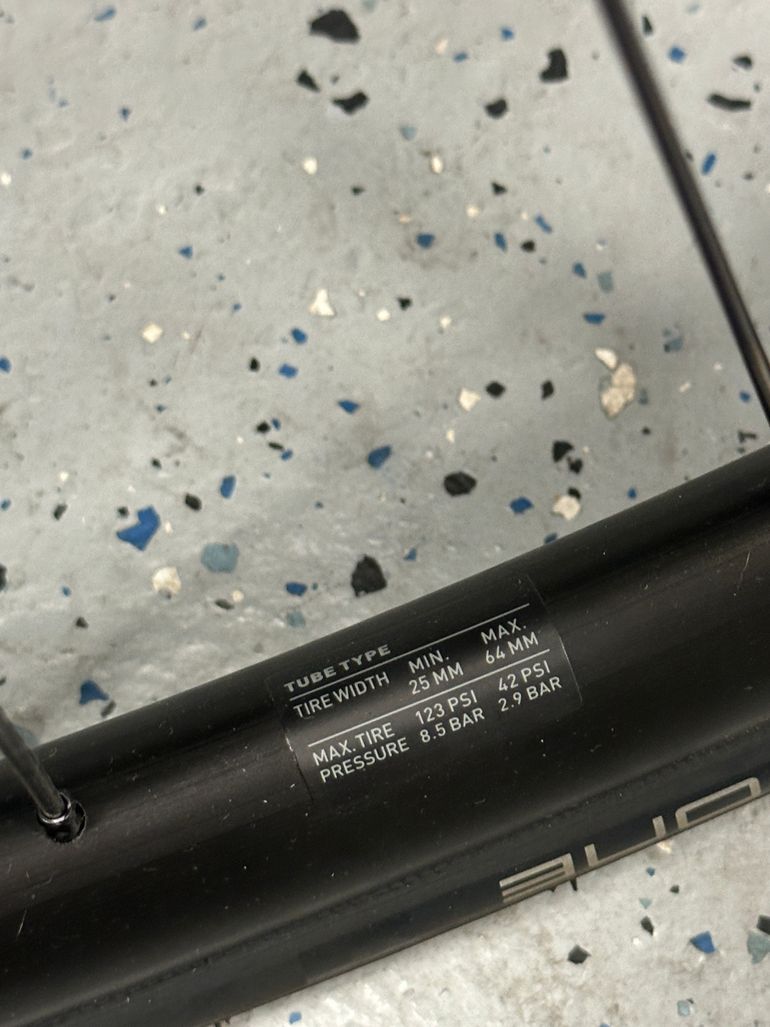 Used Canyon Endurace CF 7 2023 2023 Road & Gravel, Black — image 8 of 10