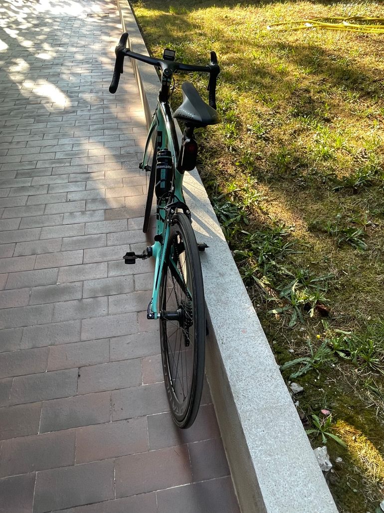 Used Bianchi Oltre xr4 Bianchi Oltre XR4 2018 Road & Gravel, White — image 4 of 6