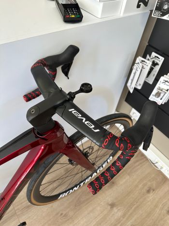 Used Trek Émonda SL 6 2024 2024 Road & Gravel — image 2 of 5