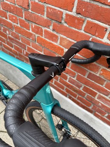 Used Bianchi Impulso Shimano GRX 2026 Road & Gravel, Green — image 7 of 15
