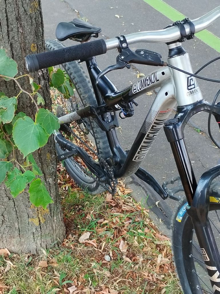 Used Commencal Meta Shimano Deore XT 2017 Mountainbike, Black, Mixed — image 3 of 3