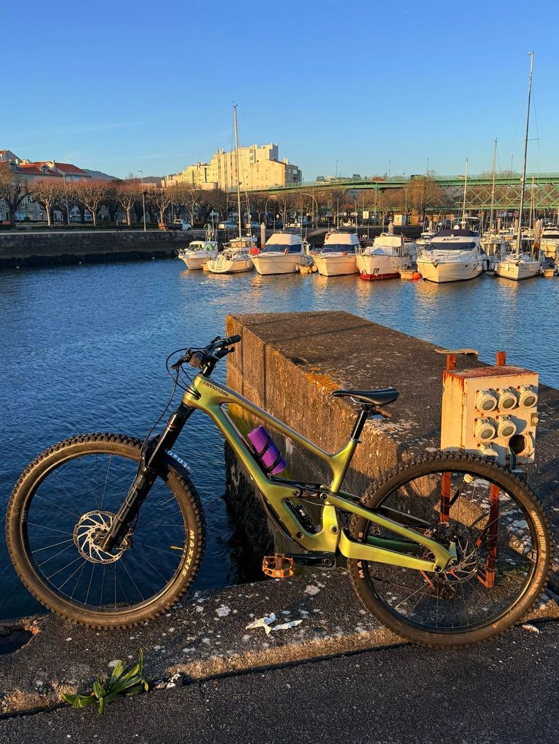 Used Cannondale Jekyll Shimano Deore XT 2024 Mountainbike, Green, 29 — image 4 of 5