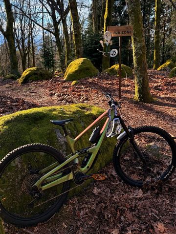 Used Cannondale Jekyll Shimano Deore XT 2024 Mountainbike, Green, 29 — image 1 of 5