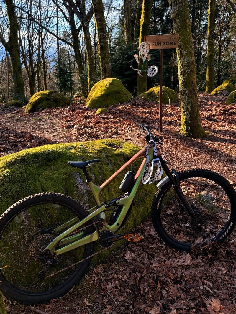 Used Cannondale Jekyll Shimano Deore XT 2024 Mountainbike, Green, 29 — image 1 of 5
