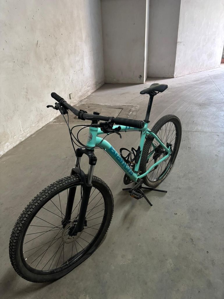 Used Bianchi Duel Shimano Alivio 2022 Mountainbike, Blue — image 1 of 4