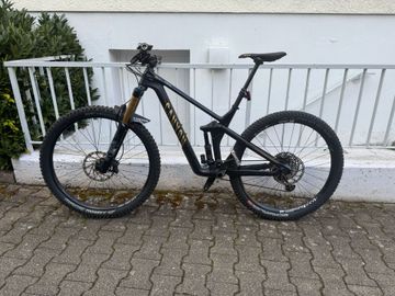 Used Canyon Strive CF 7.0 2020 2020 Mountainbike, Black, 29 — image 1 of 6