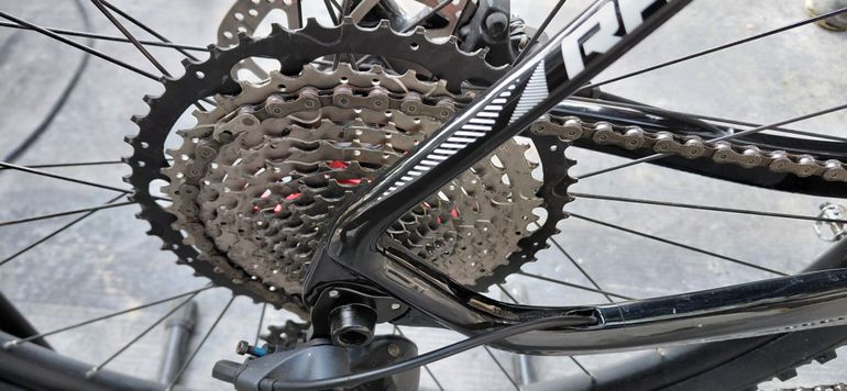 Used RACE MOUNTAIN R29 Carbon 2024 Mountainbike, Rot — image 10 of 13