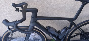 Used Trek Madone SLR 7 AXS Gen 8 2025 2025 Road & Gravel, Black — image 9 of 10