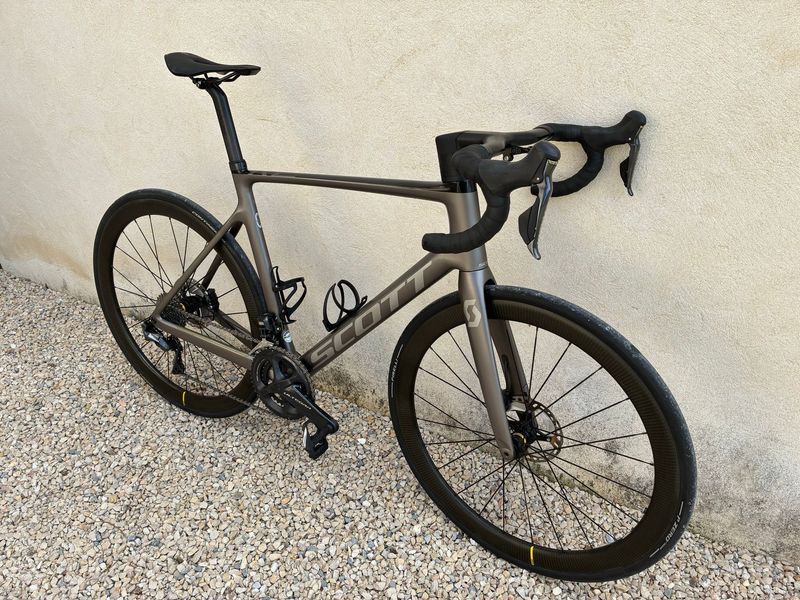 Używany Scott Addict RC 15 2022 2022 Road & Gravel — zdjęcie 1 z 9