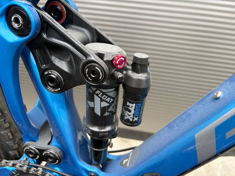 Używany Pivot Switchblade Ride XO1 2023 Mountainbike — zdjęcie 7 z 8