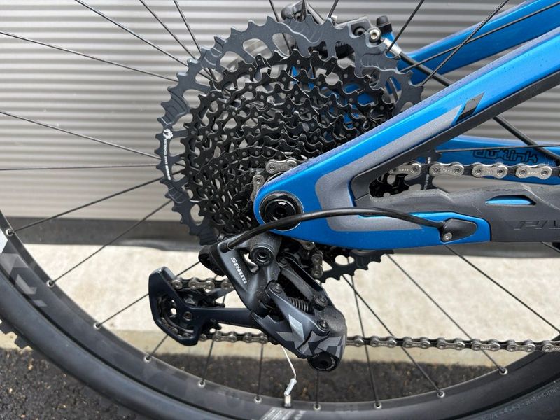 Używany Pivot Switchblade Ride XO1 2023 Mountainbike — zdjęcie 2 z 8