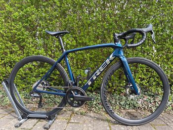 Used Trek Émonda SL 7 2022 2022 Road & Gravel, Blue — image 3 of 10