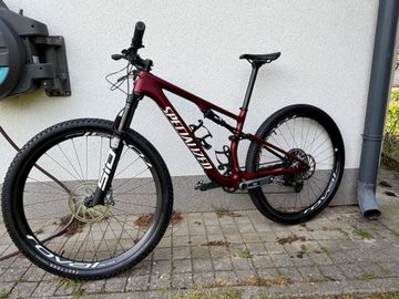 Used Specialized Epic 8 Expert 2025 2025 Mountainbike, Red, 29 — image 2 of 4
