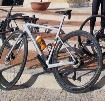 Used Colnago V3-rs Shimano Ultegra Di2 2022 Road & Gravel, White — image 8 of 8
