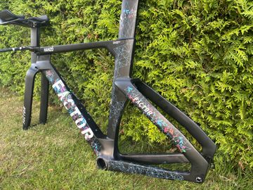 Factor HANZO Frameset Premium 2024 Frameset 2024 Road & Gravel usato, Nero — immagine 15 di 17
