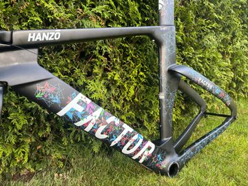 Factor HANZO Frameset Premium 2024 Frameset 2024 Road & Gravel usato, Nero — immagine 13 di 17