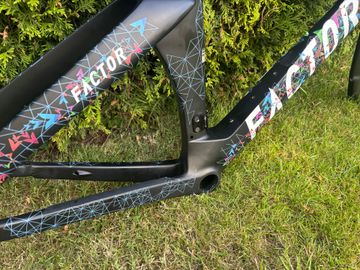 Factor HANZO Frameset Premium 2024 Frameset 2024 Road & Gravel usato, Nero — immagine 9 di 17