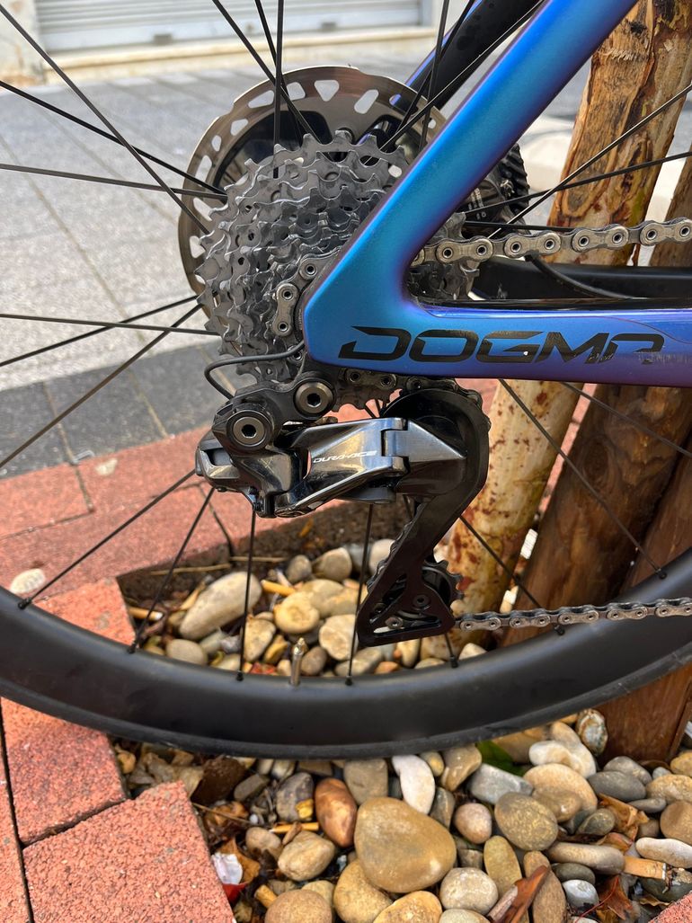 Used Pinarello Dogma Shimano Dura Ace Di2 2025 Road & Gravel — image 10 of 14