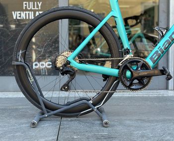 Used Bianchi e-Oltre 105 2025 2025 Road & Gravel — image 3 of 5