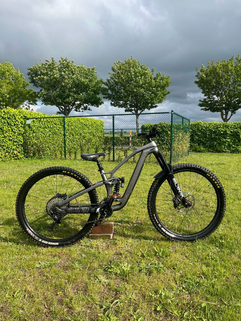 Used Trek Fuel EX 9.8 XT Gen 6 2024 2024 Mountainbike, Light Gray, 29 — image 1 of 15